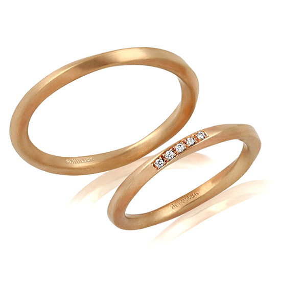 Machining:
Rolled, turned, bent, punched
Surface finish:
Matt
Materials:
Rose gold, diamonds 0.025 carat
Special feature:
These rings are twisted into themselves like a Möbius strip.
Shape:
narrow dainty ring 
Category:
Friendship ring, wedding ring, partner ring, proposal ring, jewelry ring
Style:
modern design
Ring width:
2,3mm
Material thickness:
2,3mm
Stone setting:
Diamonds in pavé setting
Modern, enchanting and very elegant wedding rings, proposal rings or jewelry rings with elegant lines in warm rose gold. The rings are twisted like a Möbius strip. Their rounded edges make them extremely comfortable to wear. In the smaller ring, 5 brilliant-cut diamonds totaling 0.025 carats are set in a very good quality pavé setting. The rings are sustainably produced and 100% made in Germany. The diamonds come from conflict-free sources.