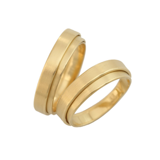 Machining:
Forged, coiled, matted, polished, punched
Surface finish:
Matt, polished inside
Materials:
14 carat yellow gold
Special feature:
Wrapped rings
Shape:
Square profile
Category:
Friendship rings, wedding rings, partner rings, wedding rings, jewelry rings
Style:
modern timeless design
Ring width:
band width 3.0mm, total width varies
Material thickness:
1.8mm
Unique, innovative wedding rings or friendship rings made from a 14 carat yellow gold band that is rolled up in several turns. The outer end of the band is straight. The band width of the rings is 3.0 mm, the overall width varies. The rings have a matt surface, the inside is polished. The edges are pleasantly rounded and the rings feel great to wear, partly due to the coils, which have a little spring and give. They are sustainably produced and 100% made in Germany.